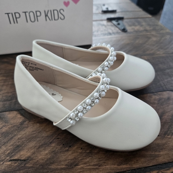 Tip Top Kids Ivory Mary Jane's with Pearl and Rhinestone Strap. Style S116. Size - Picture 1 of 6